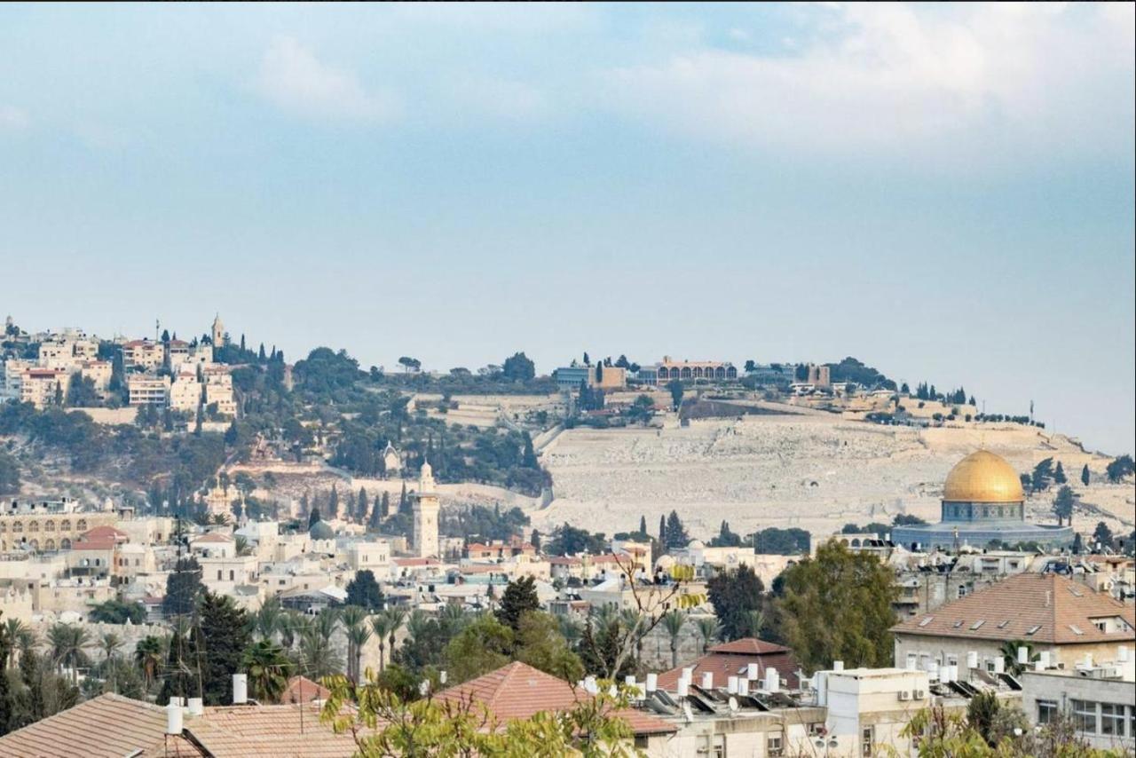 In Front Of The Wall Jerusalem Exterior foto